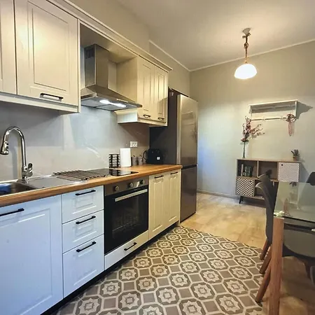 Centrally Located Gaios