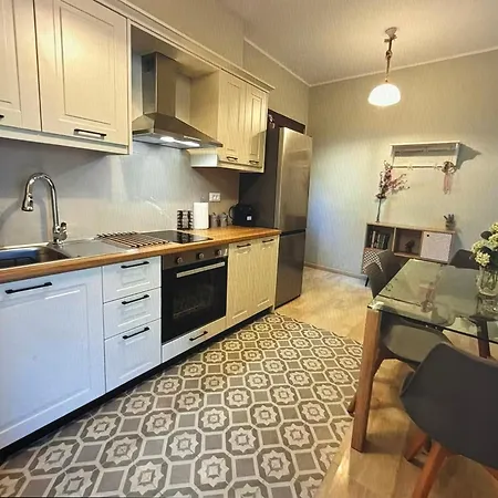 Appartamento Centrally Located Gaios