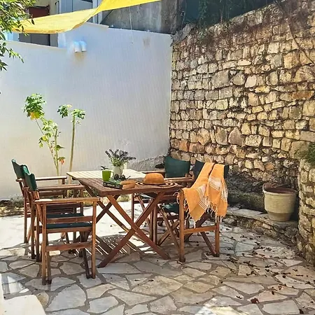 Centrally Located Appartamento *