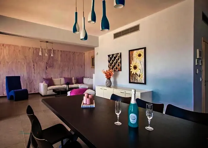 Centrally Located * Gaios